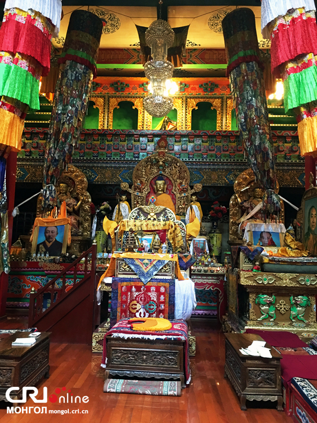 Дичингийн Түвд уламжлалт Буддын шашны хүрээлэнтэй танилцсан нь